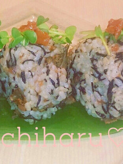 簡単♥牛ひじきの梅混ぜご飯おむすび♥-レシピのメイン写真