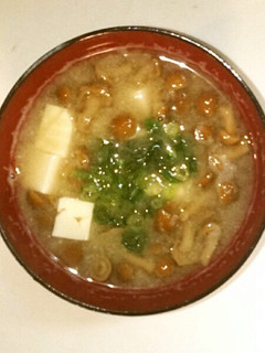 簡単!なめこと豆腐の味噌汁-レシピのメイン写真