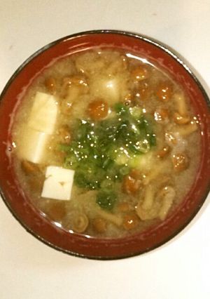 簡単！なめこと豆腐の味噌汁-レシピのメイン写真
