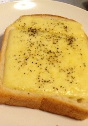 ペッパーチーズトースト〜毎朝食べる大好物-レシピのメイン写真