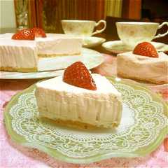 รูปของ 苺in桜色のチーズケーキ