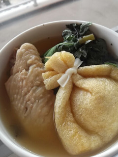 プチっと鍋で♪鶏と春菊と餅巾着のスープ-レシピのメイン写真