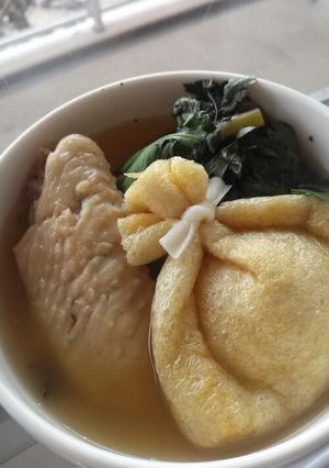 プチっと鍋で♪鶏と春菊と餅巾着のスープ-レシピのメイン写真