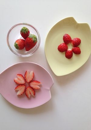 いちご3個で出来る♪桜と梅の花-レシピのメイン写真