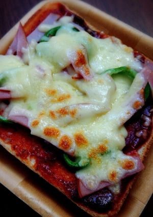 お手軽に！バジル風味のピザトースト-レシピのメイン写真