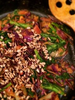 春菊と紫キャベツのスパイス炒め-レシピのメイン写真