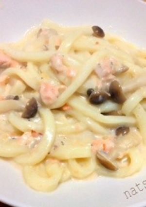 サーモンとキノコのクリームうどん-レシピのメイン写真