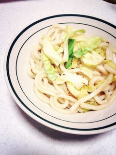 材料3つ!誰でもできる簡単焼きうどん!-レシピのメイン写真