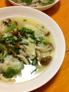 しめじとニラ雲呑スープ-レシピのメイン写真