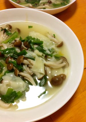 しめじとニラ雲呑スープ-レシピのメイン写真