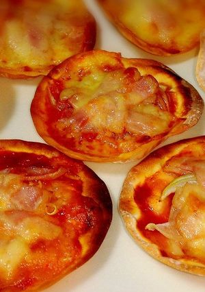 笑ってしまうくらい超簡単！餃子の皮ピザ-レシピのメイン写真