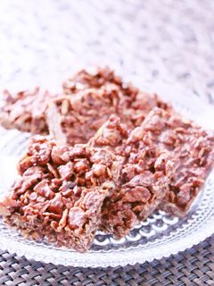 簡単冷やすだけ♪ナッツ入りサクサクチョコ-レシピのメイン写真
