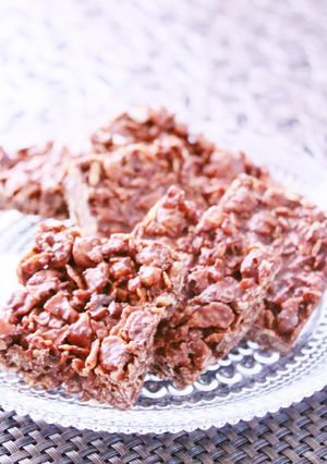 簡単冷やすだけ♪ナッツ入りサクサクチョコ-レシピのメイン写真