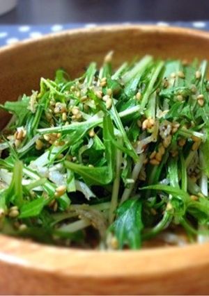 ゴマたっぷり☆カリカリしらすと水菜サラダ-レシピのメイン写真