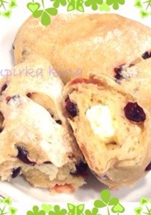 クランベリーとチーズのパプリカパン-レシピのメイン写真