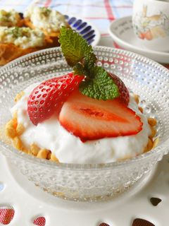 グラノーラ☆苺蜂蜜ヨーグルト-レシピのメイン写真