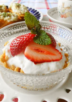 グラノーラ☆苺蜂蜜ヨーグルト-レシピのメイン写真