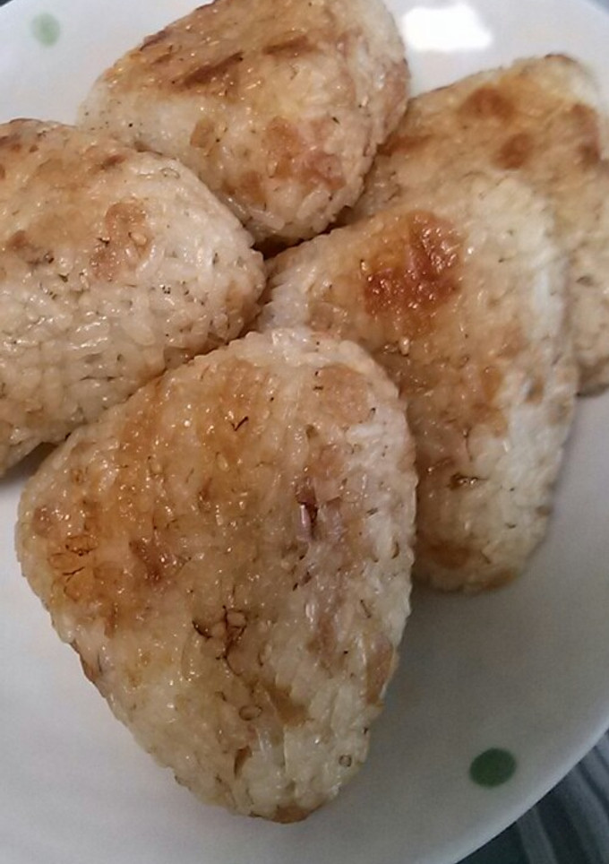 ★揚げ玉がポイント★我が家の焼おにぎり-レシピのメイン写真