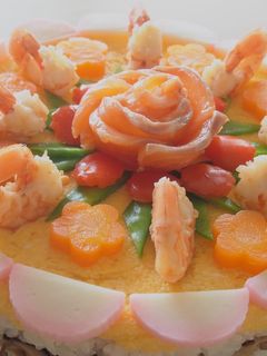 可愛く飾って♪ケーキ型で作るちらし寿司-レシピのメイン写真