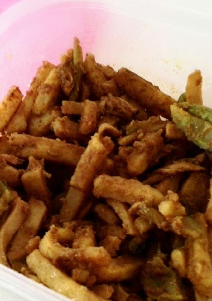 ﾌﾞﾛｯｺﾘｰの茎ｶﾚｰ炒め-レシピのメイン写真