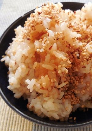 フライドオニオンとごま油のめんつゆご飯-レシピのメイン写真