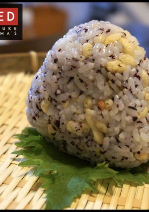絶品！たぬきおにぎりをゆかりと天かすで-レシピのメイン写真