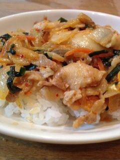 栄養満点!簡単豚バラキムチ丼-レシピのメイン写真