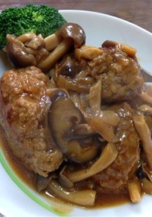 おもてなし♪茸た〜っぷり煮込みハンバーグ-レシピのメイン写真