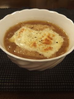 ストウブで、とろとろオニオンスープ-レシピのメイン写真