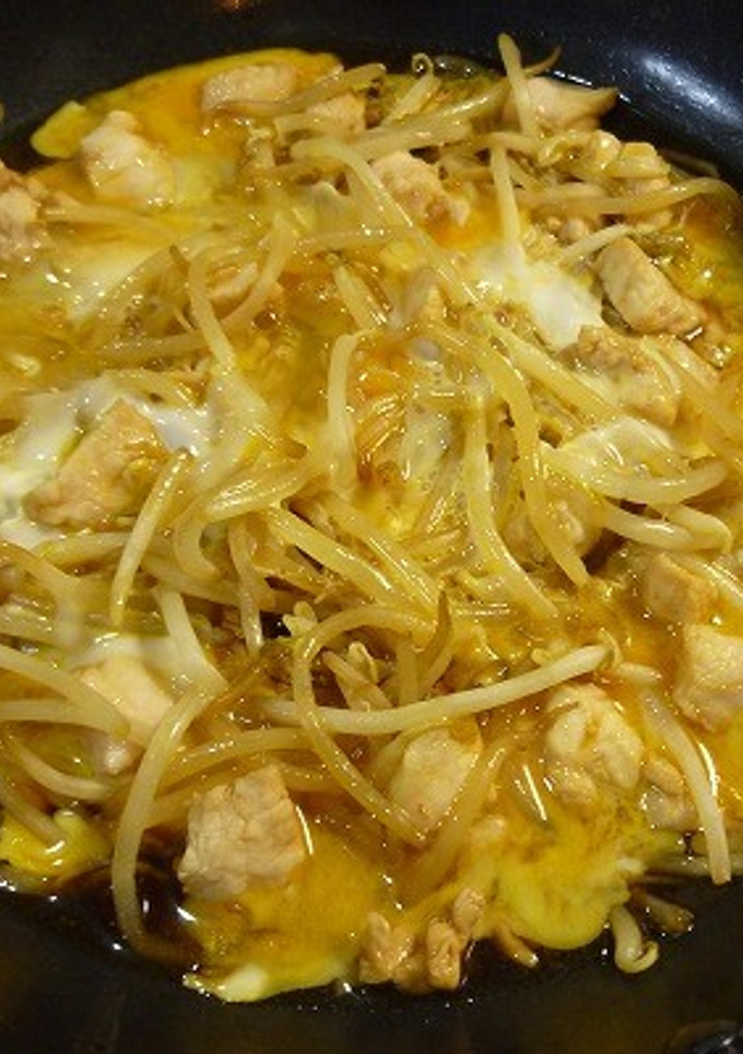 簡単！シャキシャキもやしとムネ肉の卵とじ-レシピのメイン写真