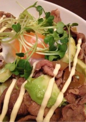 アボカドも乗せて！カフェっぽい豚丼♪-レシピのメイン写真
