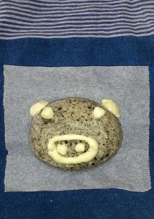 HMでデコ☆黒ゴマの黒豚まん(肉まん)★-レシピのメイン写真