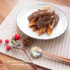 A picture of 《 お弁当常備菜 》蒟蒻とちくわの炒め煮.