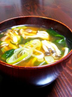 しめじとわかめのお味噌汁-レシピのメイン写真