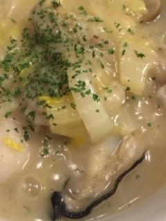 牡蠣と鰯雲呑と冬野菜のクリームシチュー-レシピのメイン写真
