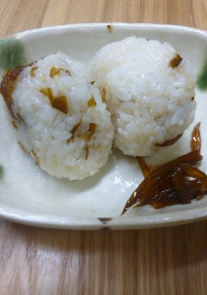 茎わかめの佃煮のおにぎり-レシピのメイン写真