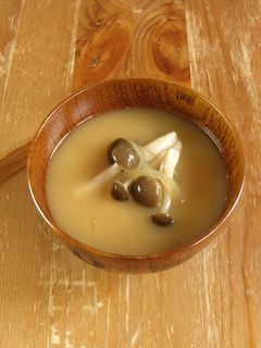 しめじと玉ねぎのみそ汁-レシピのメイン写真