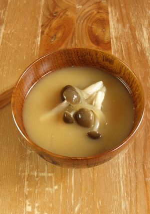 しめじと玉ねぎのみそ汁-レシピのメイン写真