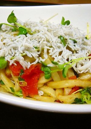 讃岐うどんで釜揚げしらすのペペロンチーノ-レシピのメイン写真