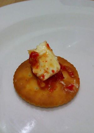 スイートチリとクリームチーズのカナッペ-レシピのメイン写真