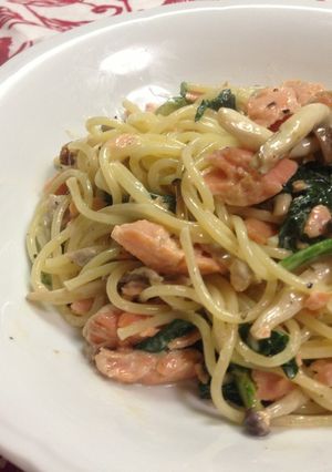 鮭、しめじ、ほうれん草のクリーム パスタ-レシピのメイン写真