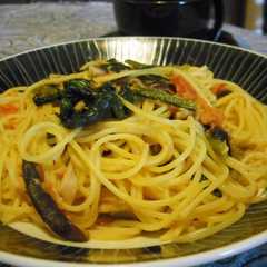 A picture of ツナトマトにほうれん草のパスタ.
