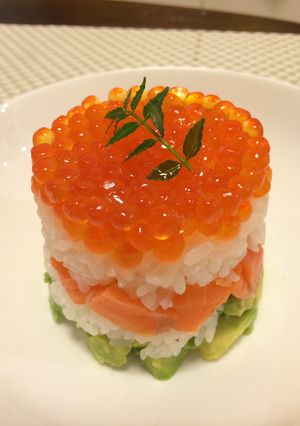 簡単ひな祭り☆イクラとアボガド寿司ケーキ-レシピのメイン写真