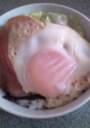 ランチに簡単♪ハムエッグ照り焼き丼-レシピのメイン写真