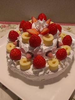 市販ロールケーキで♪2段イチゴケーキ☆-レシピのメイン写真
