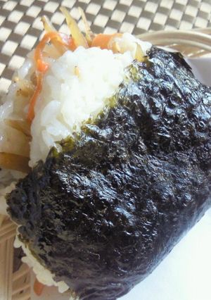 余りきんぴらでライスバーガー風おにぎり-レシピのメイン写真