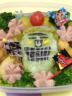 キャラ弁?!トッキュウ4号おにぎり弁当-レシピのメイン写真