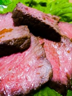 漬けて焼くだけ♪絶品ローストビーフ-レシピのメイン写真