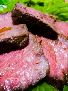 漬けて焼くだけ♪絶品ローストビーフ-レシピのメイン写真