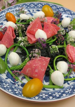 金時草とアスパラソバージュのサラダ-レシピのメイン写真